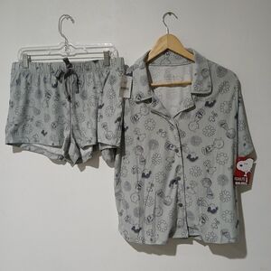 Peanuts Charlie Brown, Snoopy & Friends Women’s gray Pajama Set Size: L (NEW)